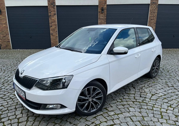 Skoda Fabia cena 28700 przebieg: 135000, rok produkcji 2015 z Syców małe 79